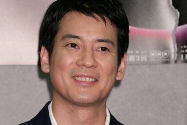 唐沢・山口変わらぬ夫婦愛 結婚24年のペアルックに絶賛の声