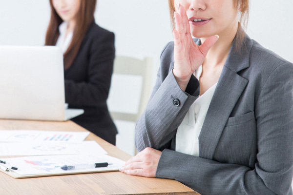 対人関係に悩む人へ…「ほめる陰口」をたたく練習をしよう