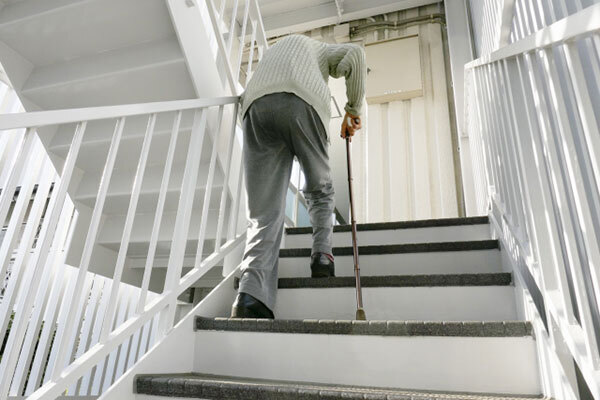 医学部教授が警鐘鳴らす「骨卒中」とは？骨と足腰を強くするには