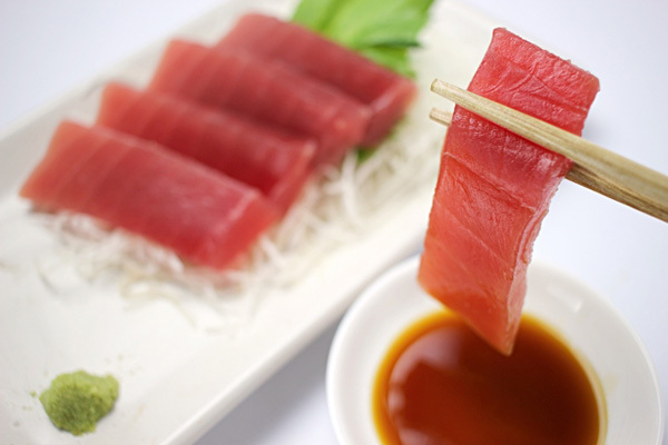 シミを薄くするのはウナギ、マグロ？肌にいい食材はどっち