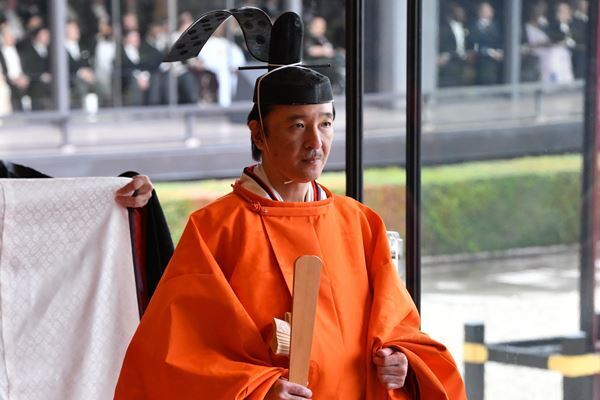 秋篠宮さま　即位式でピリピリ…動線ミスの職員に鋭い視線