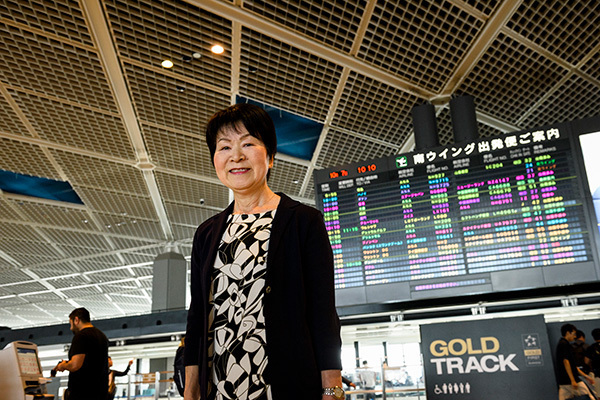 65歳まで現役貫いた元全日空CA 8000人の後輩に「輝き方」伝え