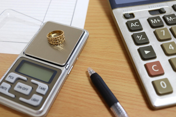 つぶれた指輪も壊れたバックルも！自宅の“埋蔵金”を売却せよ