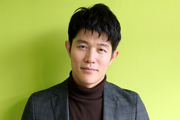 鈴木亮平「田中裕子さんに抱きしめられ甦った母の安心感」