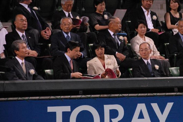 天皇ご一家とプレーする元プロテニス選手の先駆者人生