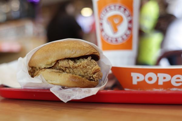 チキンサンド巡り殺人事件まで起きた大人気店でバイトテロ