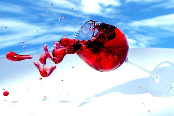 エルメス製品にワインこぼしたウェイター、雇い主から訴えられる