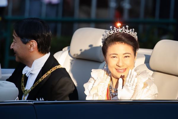 雅子さまのティアラがキラリ 本誌が見たパレードの決定的瞬間