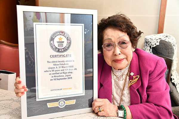 99歳で現役！最高齢の美容部員　戦前から歩み始めた美容の道