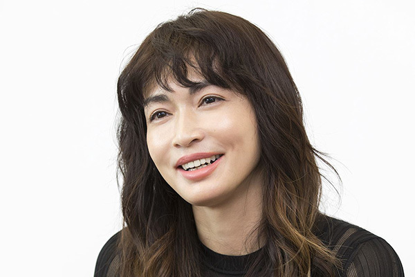 長谷川京子の子育て「子供の前で仕事を否定しないように」