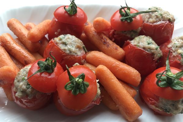 トマトファルシーとにんじんグラッセ（辻仁成「ムスコ飯」第240飯レシピ）