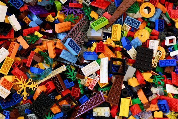 10歳男子がつなぐ親切 入院中の子どもたちにレゴをプレゼント