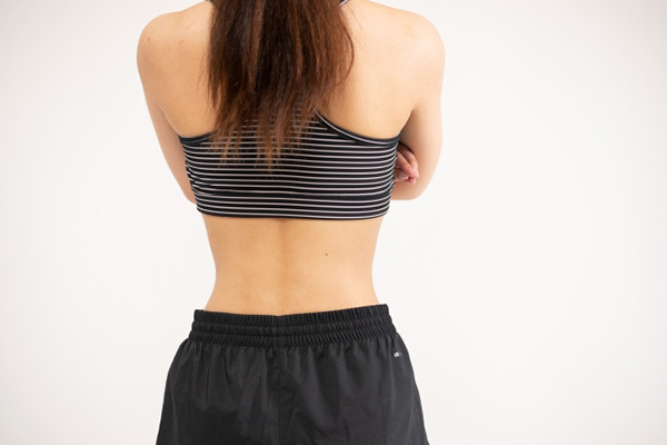 ウエスト減にも効果あり！“バランスポイント立ち”体の歪み解消