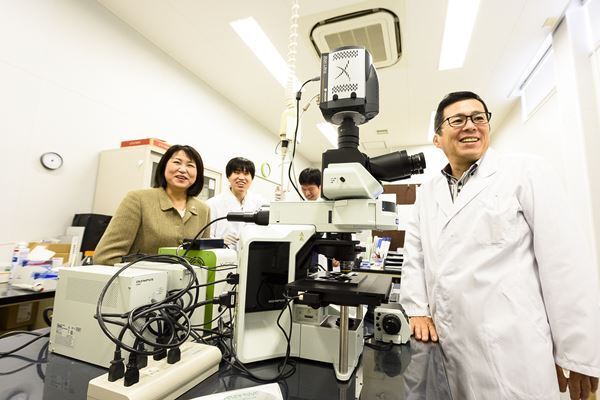 血液数滴でガン診断 中卒研究者が世界仰天の発明できた理由