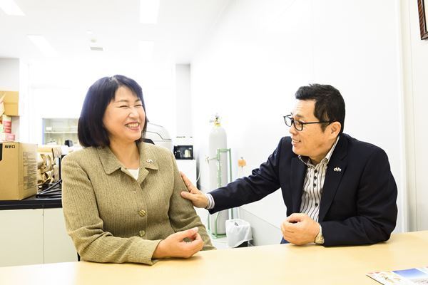 「夫の発明のおかげ」母との死別の悲哀が妻をガンから救った