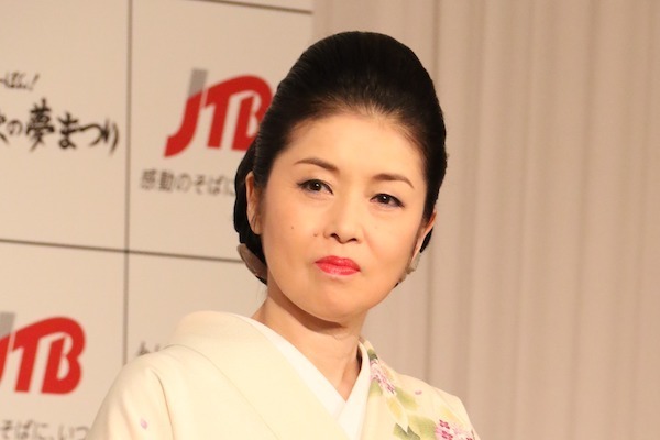 「いい肉球の日」藤あや子が飼い猫の肉球披露で愛猫家悶絶