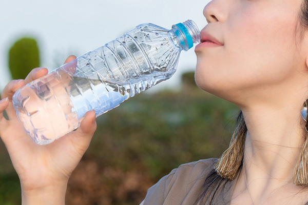 眼科医がすすめる「目の血流よくする習慣」水分はちびちびと