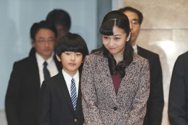 悠仁さま後見役は佳子さま 13歳のご公務に眞子さま不在の訳 19年12月10日 ウーマンエキサイト 1 4