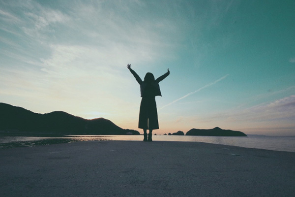 焦ったとき、スマホの見過ぎに「ポジティブため息」で負担軽減