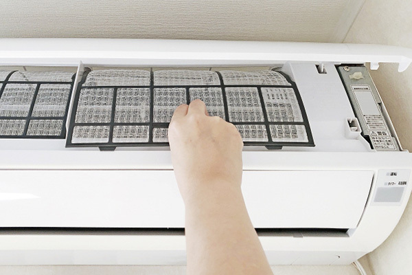 エアコンカビで死に至ることも…気づかぬカビの繁殖に注意