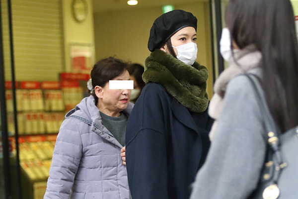 多部未華子　結婚指輪は大粒ダイヤ！夫のため母と料理特訓も