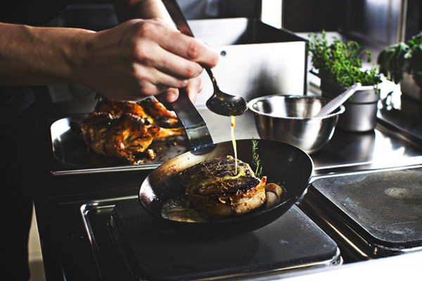 年末年始は「掃除」より「料理」、脳を働かせるメカニズム