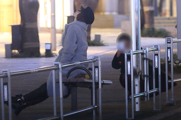 米倉涼子 モデルポーズで記念撮影！女王の重圧癒す忘年会の夜