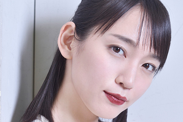 吉岡里帆「根は“スポ根”。舞台もしがみつくように稽古をします」