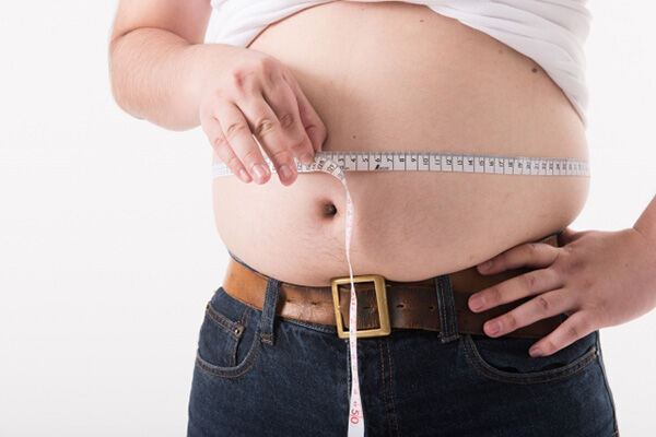 脂肪肝と診断された人、中年で太った人は心臓まわりの脂肪に注意