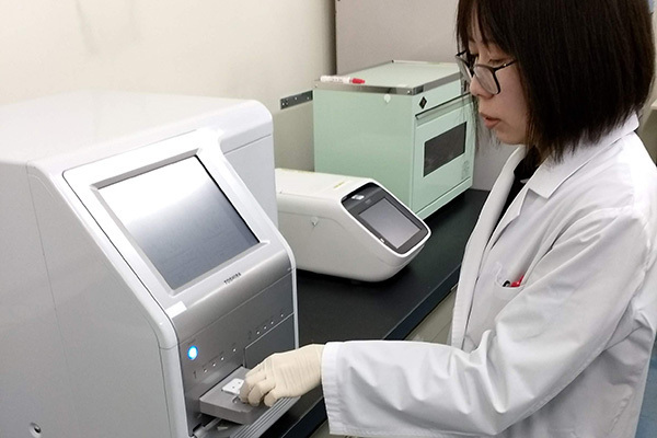 東芝が開発した「1滴の血液」からがんを発見、精度は「99％」