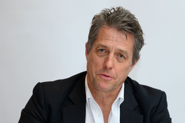 ヒュー・グラントが“Megxit”に言及「僕はヘンリーの味方」