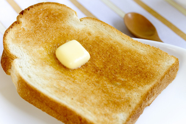 朝食は安売りパン＋高級バター「お金が貯まる」マネーハック入門