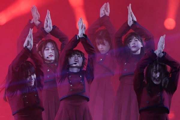 欅坂46平手友梨奈が脱退発表　紅白リハで見せていた“異変”