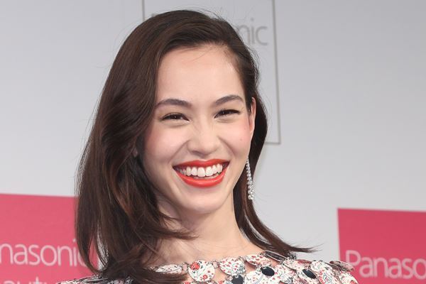 水原希子「前を向く事が大切」差別に意見表明し1.1万いいね