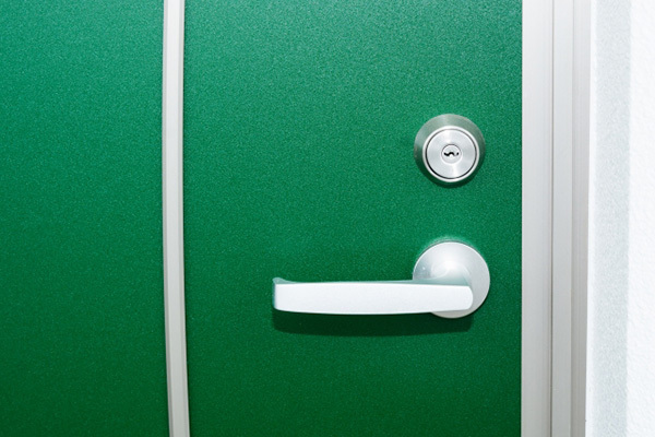 ドアノブやボタンは手のひらで押す、医師も実践する「風邪」対策