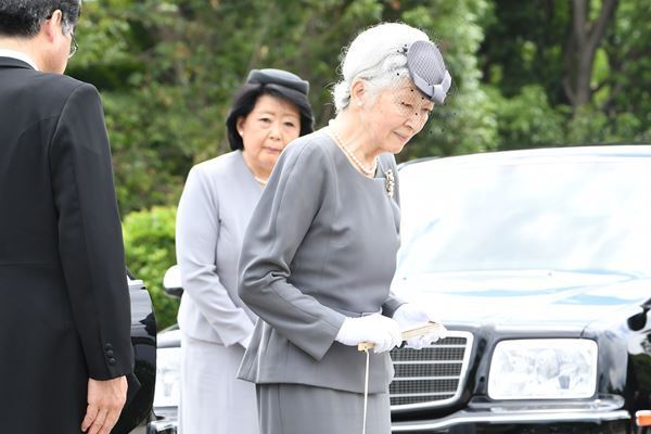 美智子さま お引っ越しが延期の危機…ご負担は“限界”に
