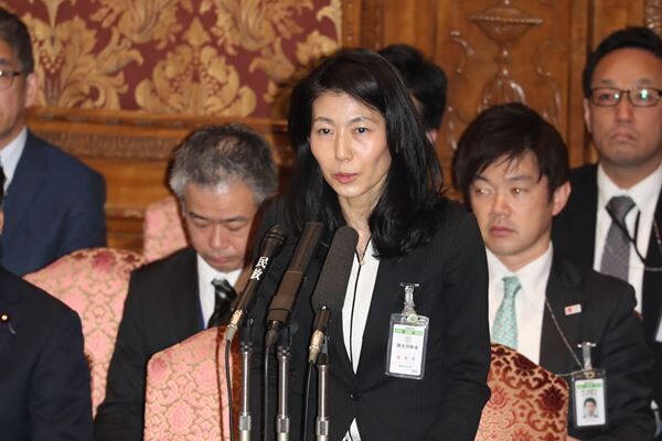1月29日、参院予算委員会での大坪寛子厚生労働省大臣官房審議官。