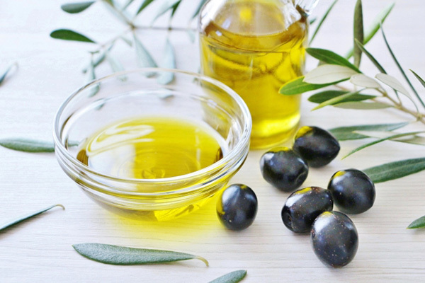 便秘を防ぎ、腸内フローラ育てるオリーブオイル納豆のすすめ