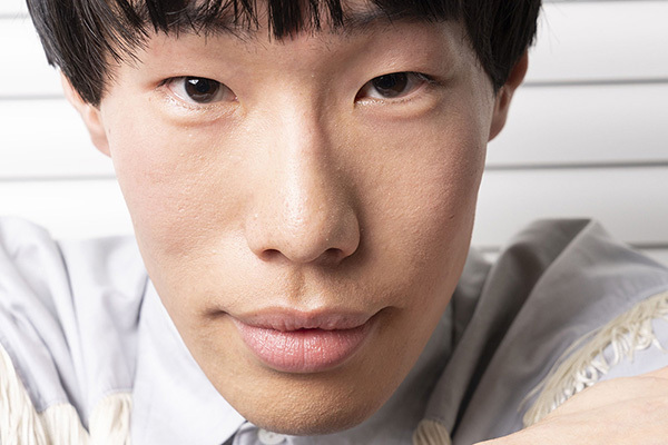 洗濯愛してる会CMで話題の俳優 抜擢理由は“強烈な個性”