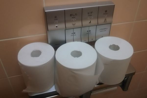 トイレ紙泥棒に飲食店が悲鳴…石油危機から学んでないの声も