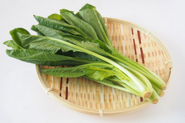 ほうれん草はゆでる？炒める？　栄養逃さない野菜の食べ方どっち