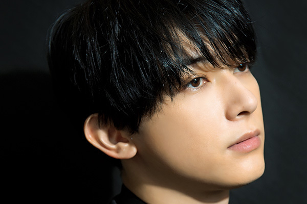 吉沢亮 映画撮影中に「自分の足の臭いが気になっちゃって…」