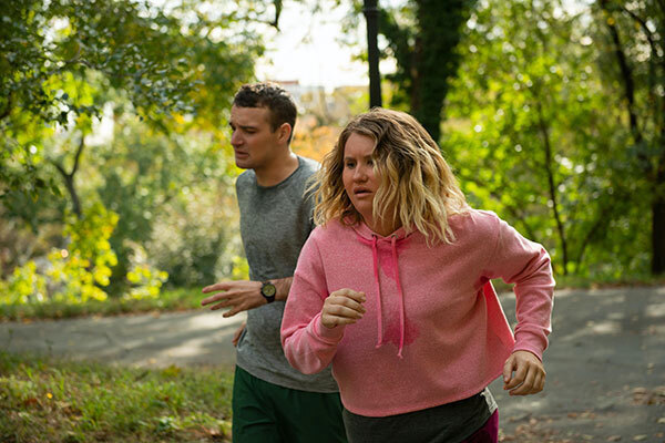 NYの毒舌女がランニングで変わる！人生巻き返しコメディ