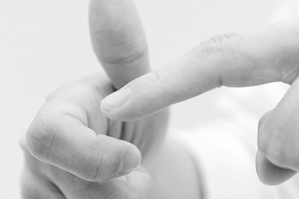 「刺さない美容鍼」第一人者が考案した「指で鍼する」メソッド