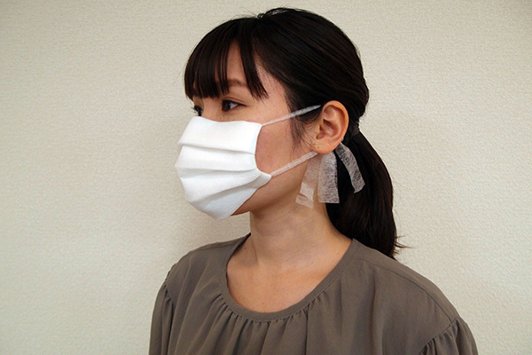 家にあるもので簡単にできる！縫わない不織布マスクの作り方