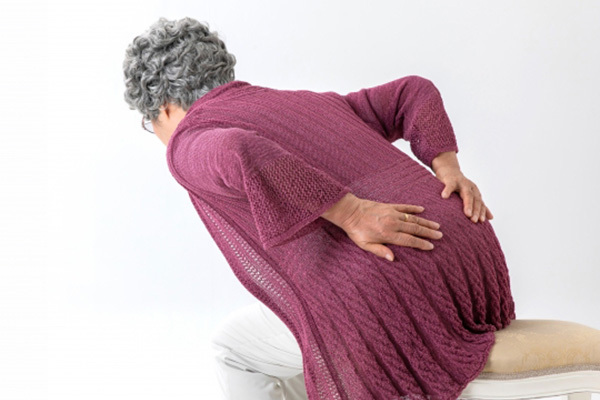 気づきにくい「椎骨」の異変…「骨粗しょう症」は“自覚症状”ない人も