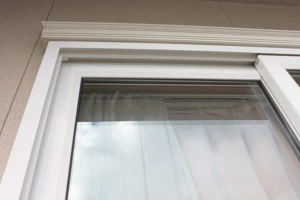 堂本光一の独特な窓ふき動画が話題「顔しか映ってない」