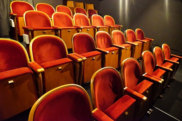 斎藤工賛同ミニシアター支援に　6600万円も政府批判の声やまず