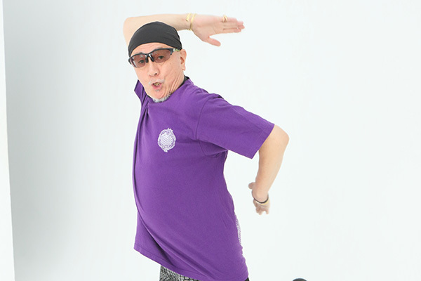 デューク更家が伝授！自宅でできるコロナうつ撃退ウォーキング