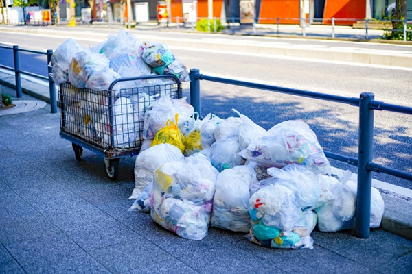 小池知事も拡散！話題芸人の感染防止ゴミ出し術が大反響